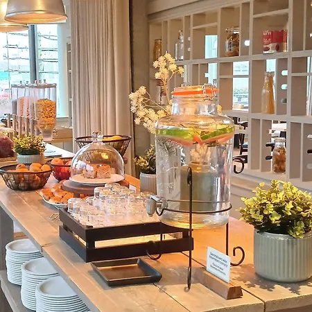 Garner By Ihg Hotel 4*